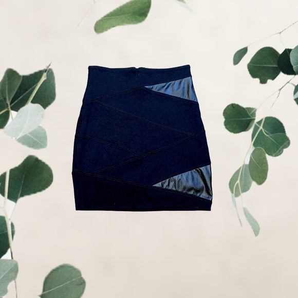 LIKE NEW Aritzia black skirt w leather details - Picture 3 of 7